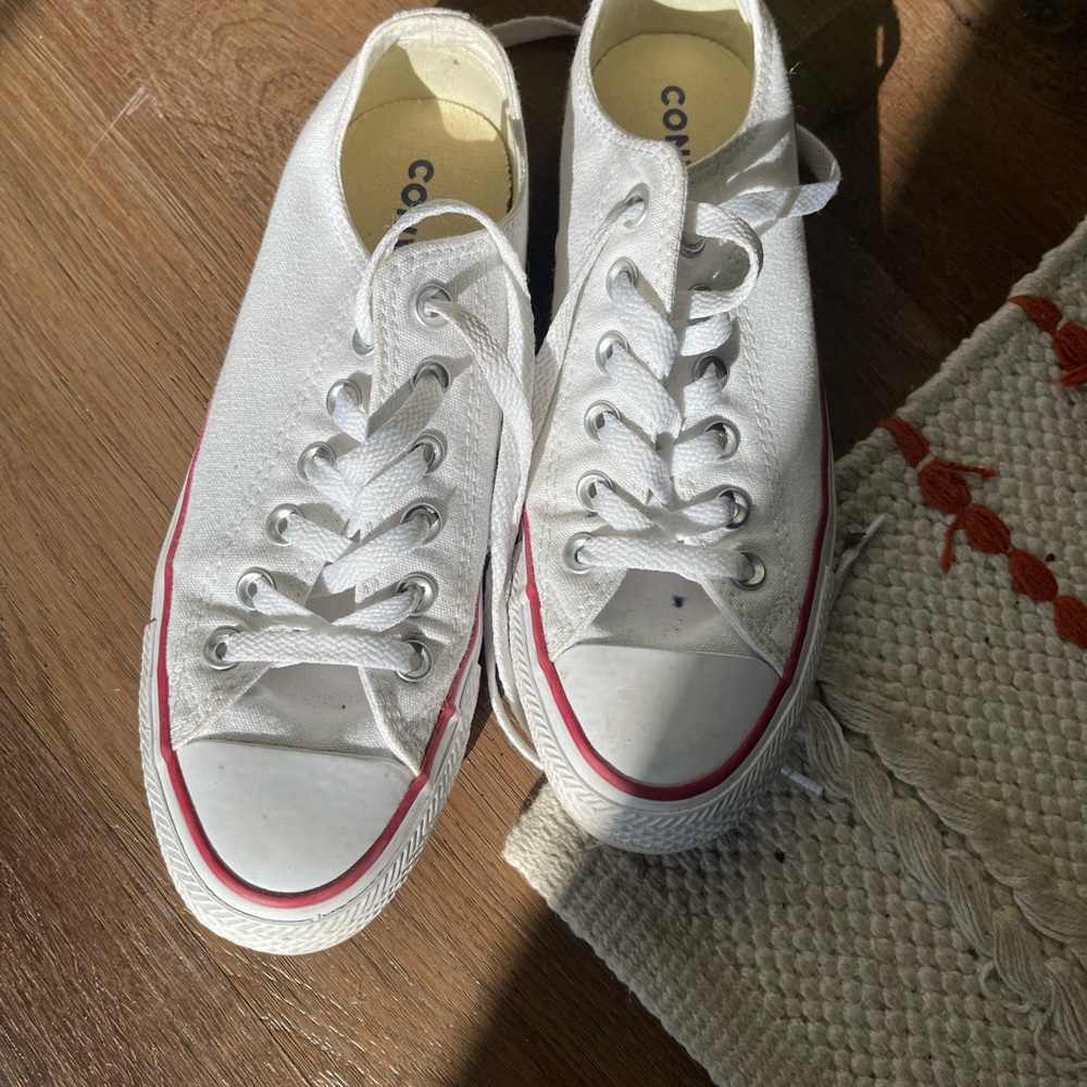 Converse women size 7.5